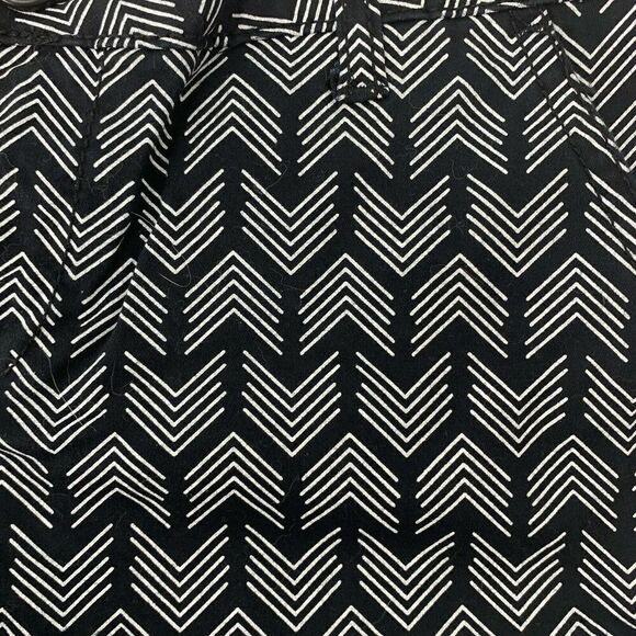 Black Cuffed Chino Shorts Size 7 Zig Zag Print - Picture 3 of 5